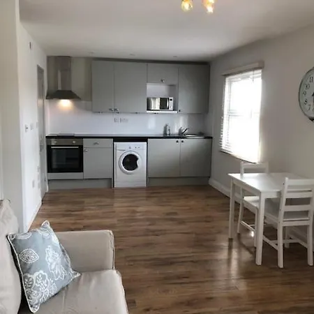Fantastic Large 1 Bed Loft Flat Close To Heathrow - 77Vfr5